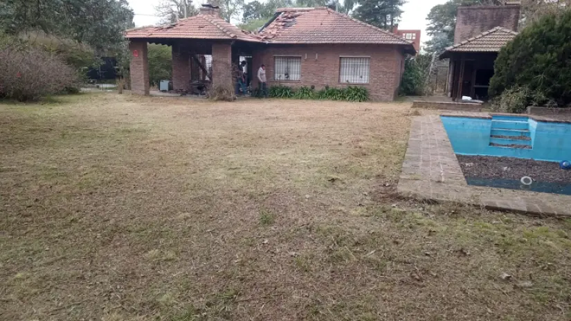 Desmalezado de Terreno en Maschwitz Después de Meses Sin Cortar
