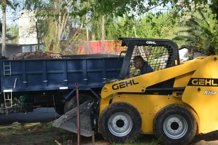 Limpieza de Terreno con Maquinaria en Rincón de Milberg, Tigre: Escombros de Demolición