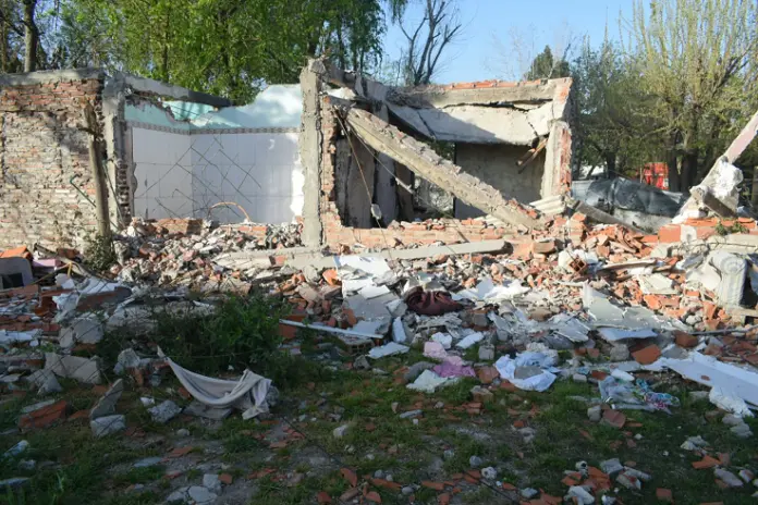 Limpieza de Terreno con Maquinaria en Rincón de Milberg, Tigre: Escombros de Demolición