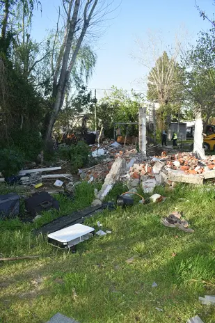 Limpieza de Terreno con Maquinaria en Rincón de Milberg, Tigre: Escombros de Demolición
