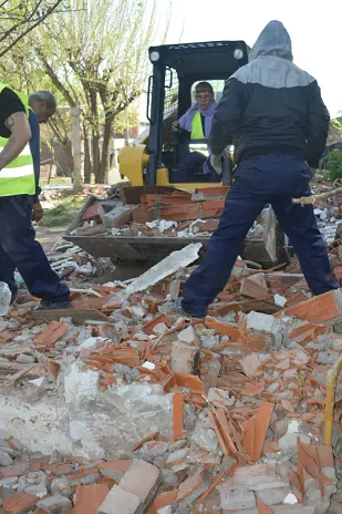 Limpieza de Terreno con Maquinaria en Rincón de Milberg, Tigre: Escombros de Demolición