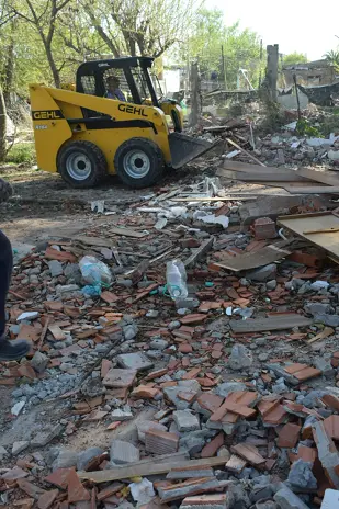 Limpieza de Terreno con Maquinaria en Rincón de Milberg, Tigre: Escombros de Demolición