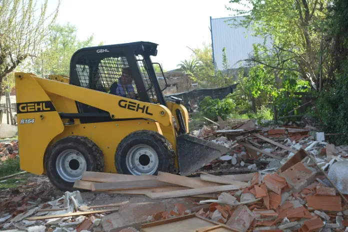 Limpieza de Terreno con Maquinaria en Rincón de Milberg, Tigre: Escombros de Demolición