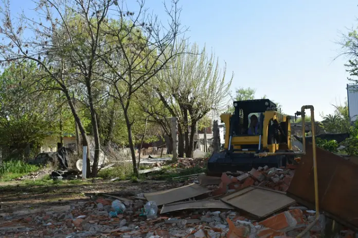 Limpieza de Terreno con Maquinaria en Rincón de Milberg, Tigre: Escombros de Demolición