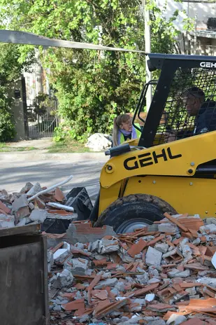 Limpieza de Terreno con Maquinaria en Rincón de Milberg, Tigre: Escombros de Demolición