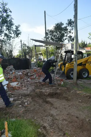 Limpieza de Terreno con Maquinaria en Rincón de Milberg, Tigre: Escombros de Demolición