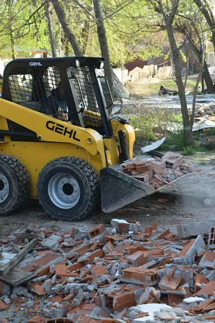 Limpieza de Terreno con Maquinaria en Rincón de Milberg, Tigre: Escombros de Demolición