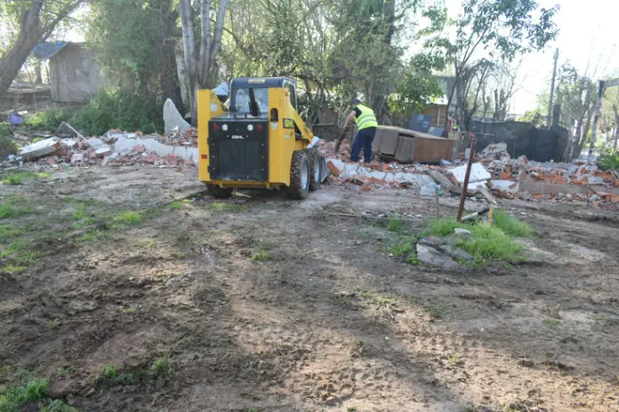 Limpieza de Terreno con Maquinaria en Rincón de Milberg, Tigre: Escombros de Demolición