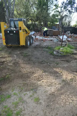 Limpieza de Terreno con Maquinaria en Rincón de Milberg, Tigre: Escombros de Demolición